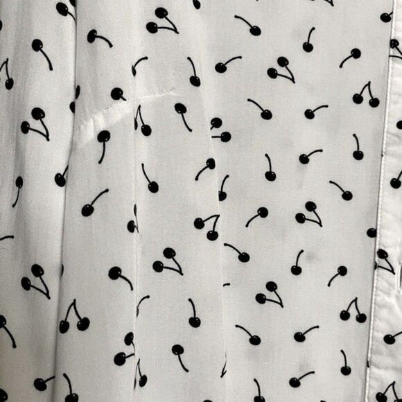 Divided by H&M White and Black Button Down Cherry Shirt Size 2 - Picture 5 of 6